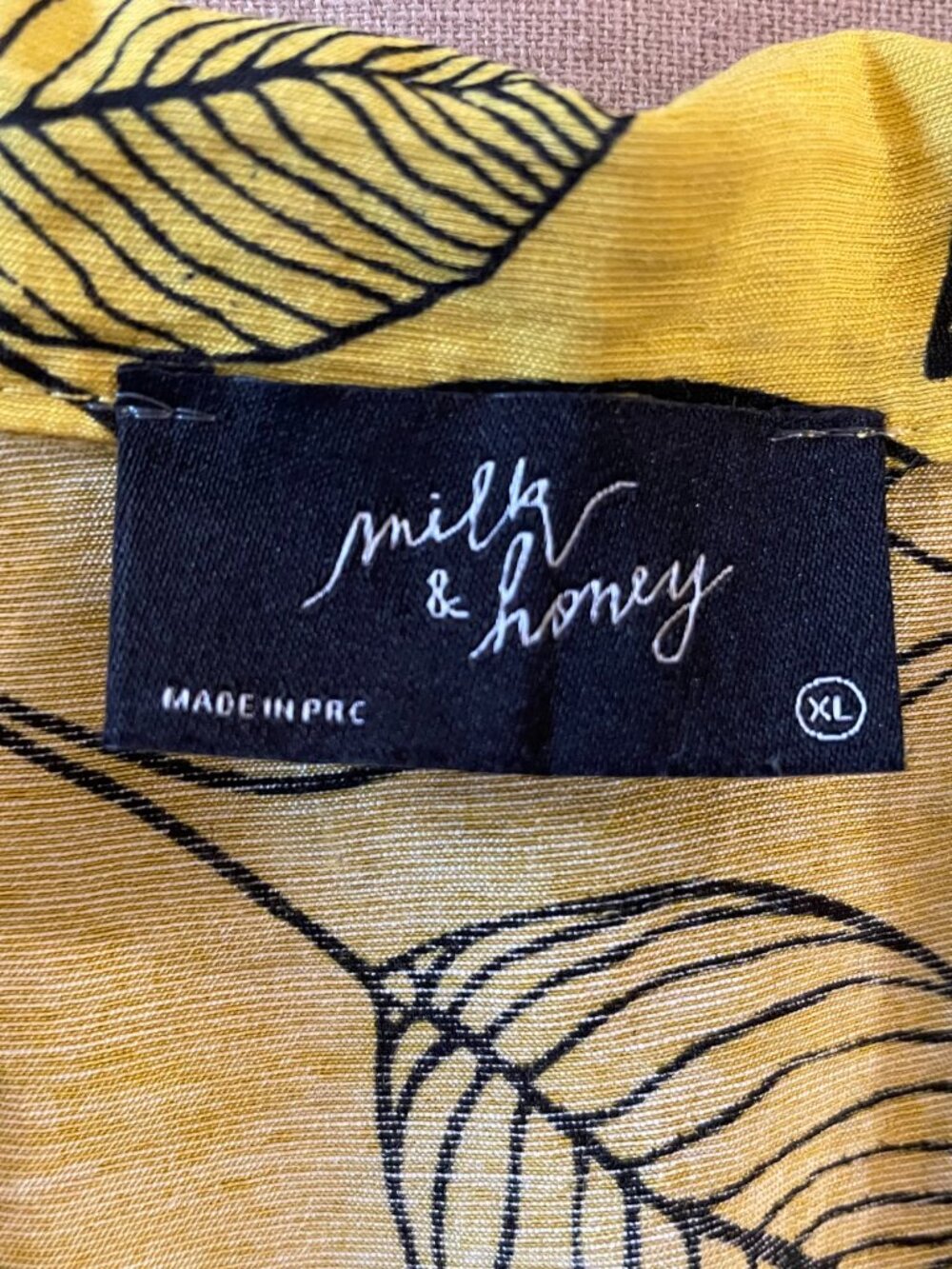Milk & Honey Blouse Size L Yellow Botanical Cropped Button Front Resort Artsy - Picture 8 of 9
